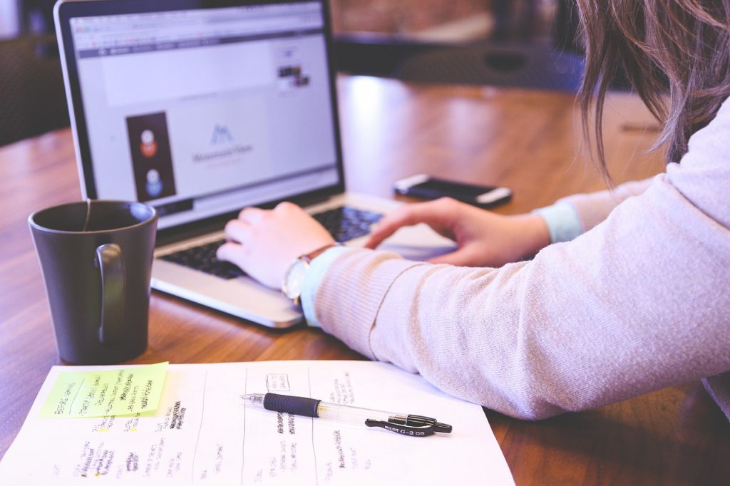 Co wlicza się do stażu pracy? Kluczowe informacje dla pracowników